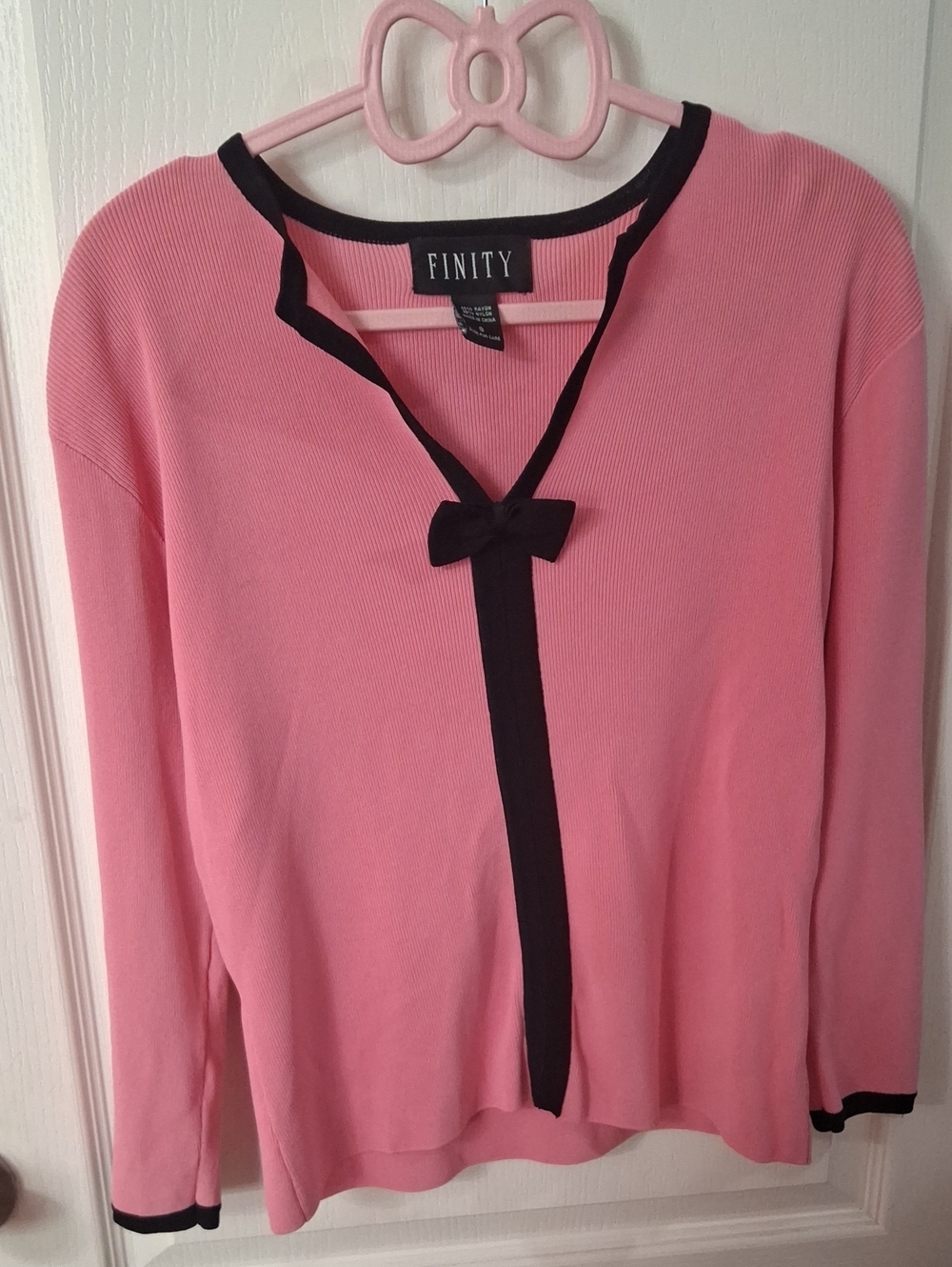 Finity Pink Ribbed Knit Sweater Black Trim Bow Detail Size Small NWOT